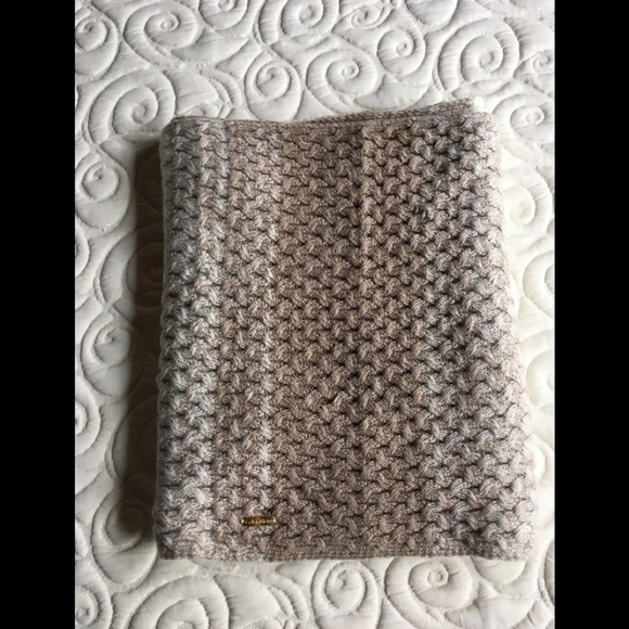 Calvin Klein Accessories - ⭐️Calvin Klein knit scarf⭐️